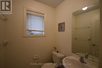 23 Brilliant Ct in Toronto, ON - Building Photo - Building Photo