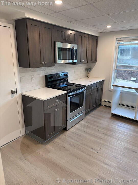 301-303 Boston Ave Unit #2 in Medford, MA - Building Photo