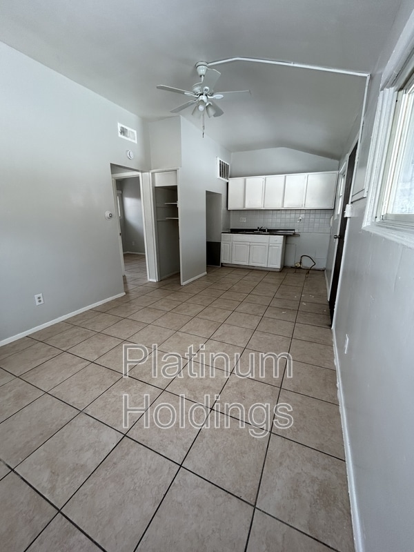 1063 Neville Ave in Akron, OH - Building Photo - Building Photo