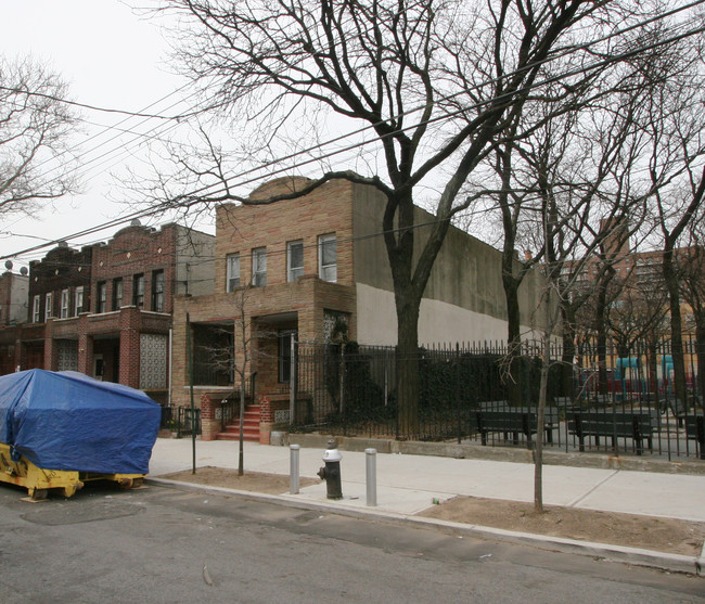 628 Osborn St in Brooklyn, NY - Foto de edificio - Building Photo