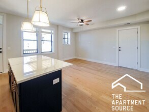 2022 W Montrose Ave in Chicago, IL - Building Photo - Building Photo