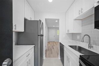 1060 Oak St SW in Atlanta, GA - Building Photo - Building Photo