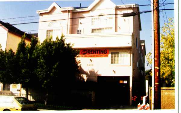 5335 Denny Ave in North Hollywood, CA - Building Photo - Building Photo