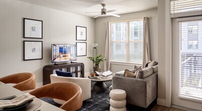 16717 Westpark Dr in Houston, TX - Foto de edificio - Building Photo