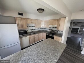 24 Hollybrooke Dr in Langhorne, PA - Building Photo - Building Photo
