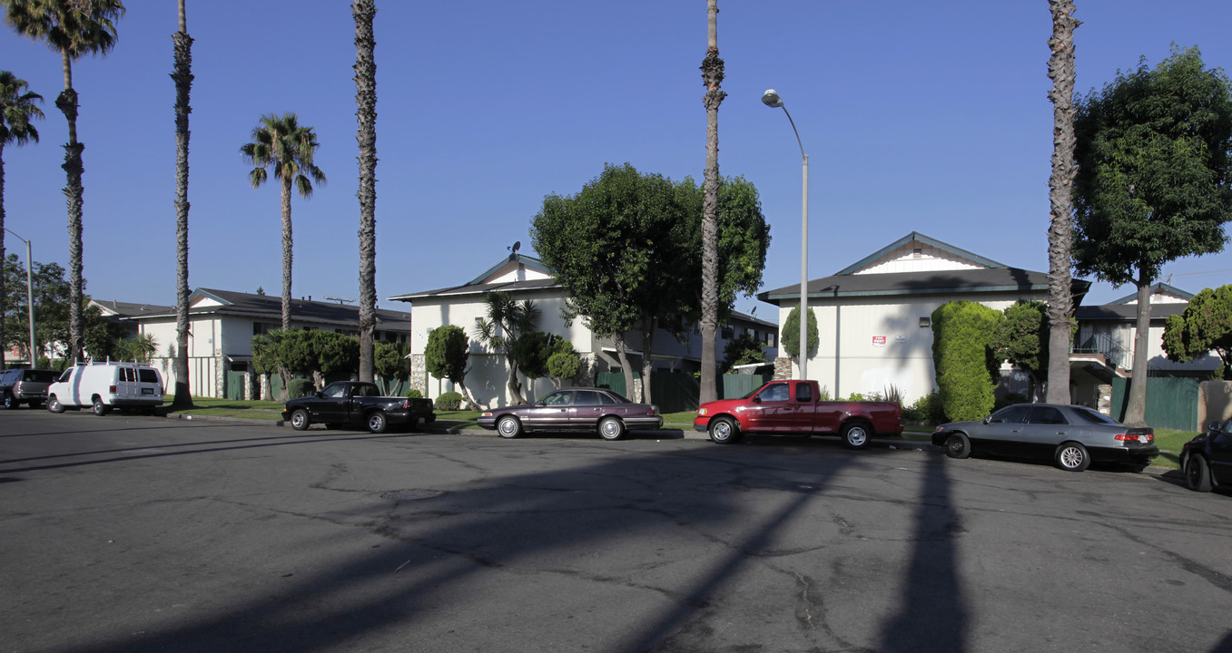 1139-1151 N Onondaga Ave in Anaheim, CA - Building Photo