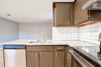 4431 Whispering Valley Dr in Austin, TX - Building Photo - Building Photo