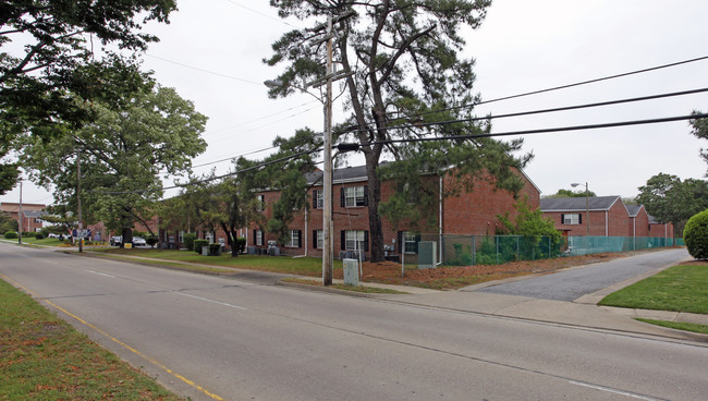 Bayview Terrace in Norfolk, VA - Building Photo - Building Photo