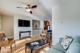 1400 Mill Rd, Unit 30 in Gulfport, MS - Foto de edificio - Building Photo