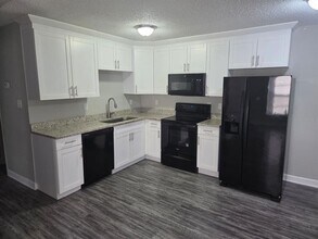 2322 W St John St in Tampa, FL - Building Photo - Building Photo