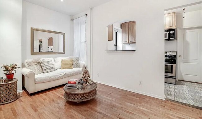 327 E 3rd St in New York, NY - Building Photo - Building Photo