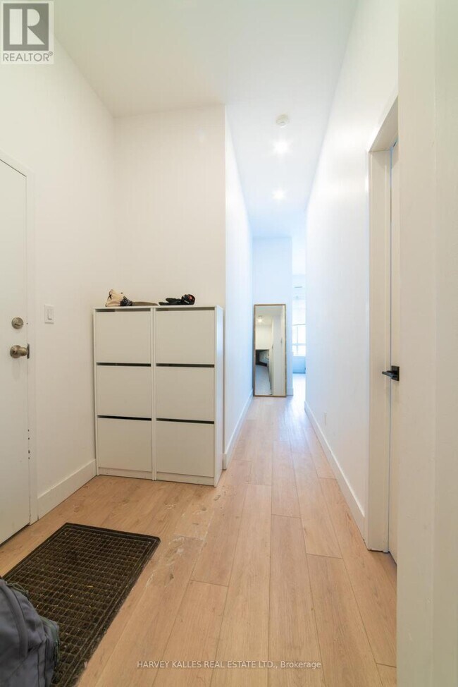 409 College St in Toronto, ON - Building Photo - Building Photo