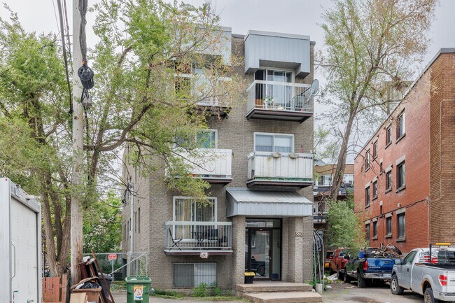 580 Du Mont-Cassin Av in Montréal, QC - Building Photo - Building Photo