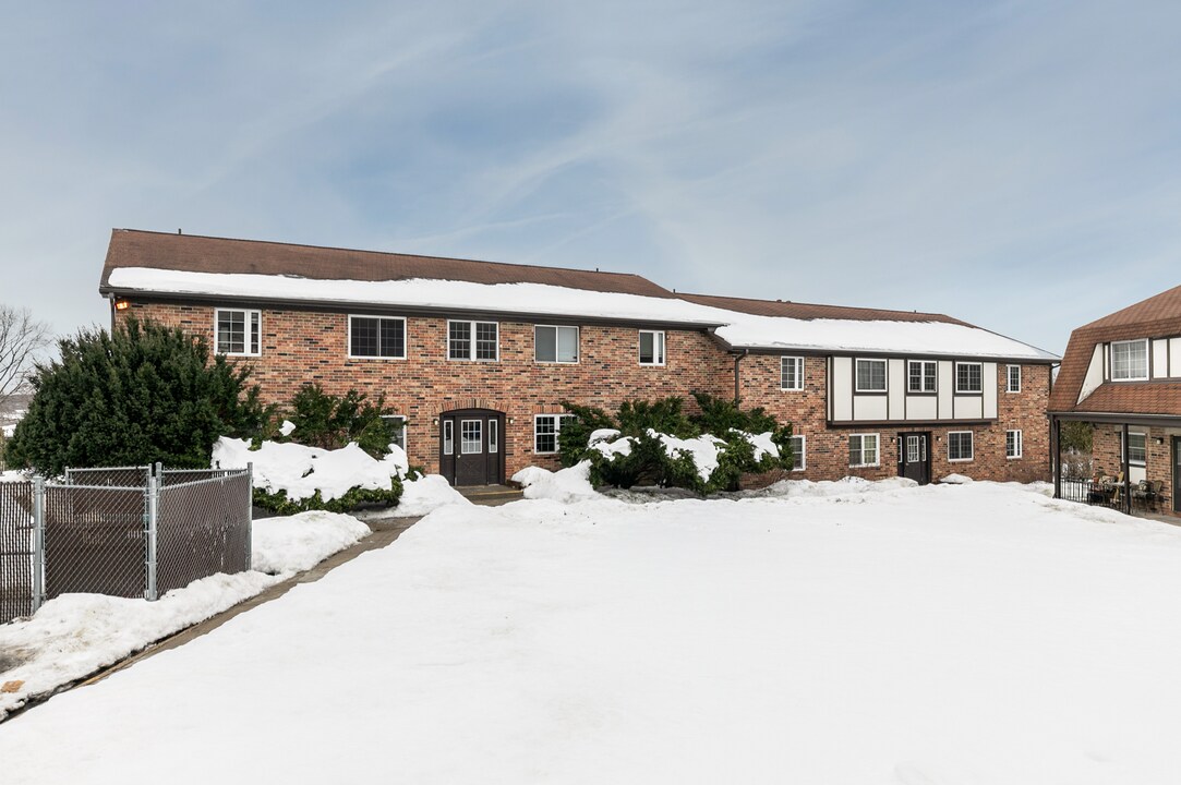 403 21st Avenue Pl, Unit 403 in Coralville, IA - Building Photo