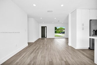 18001 SW 91st Ave in Palmetto Bay, FL - Building Photo - Building Photo