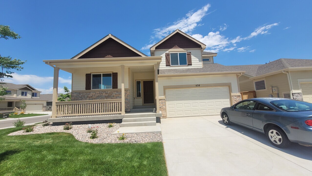 438 Halcyon Wy in Windsor, CO - Building Photo