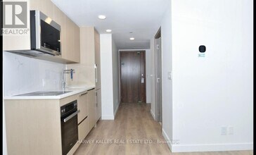 38-2138 Widmer St in Toronto, ON - Building Photo - Building Photo