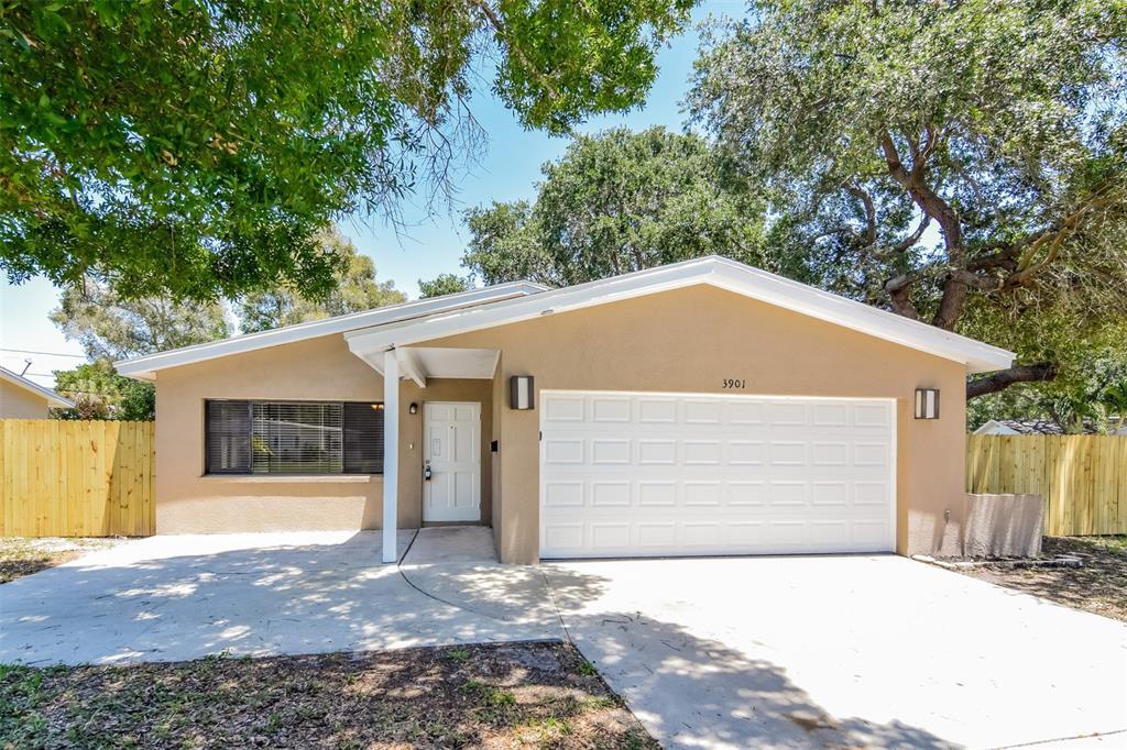 3901 Helena St NE in St. Petersburg, FL - Building Photo