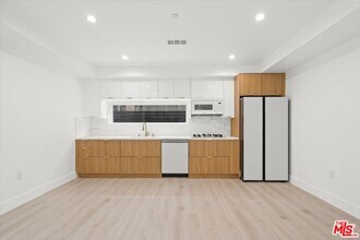 4922 S Centinela Ave in Los Angeles, CA - Building Photo - Building Photo