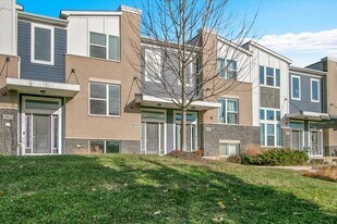 29W710 Everton Dr in Warrenville, IL - Building Photo