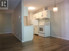 8060 Ryan Rd in Richmond, BC - Building Photo - Building Photo