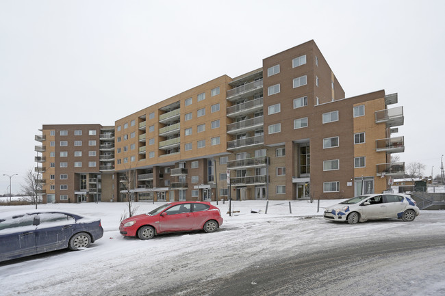 10390 De L'acadie Pl in Montréal, QC - Building Photo - Building Photo