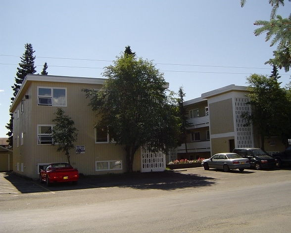 Caroline Apartments in Anchorage, AK - Building Photo