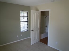 14984 Av. Venusto in San Diego, CA - Building Photo - Building Photo