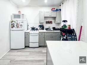 196 Lawrence Ave in Brooklyn, NY - Building Photo - Building Photo