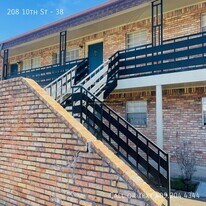 208 S 10th St in Orange, TX - Building Photo