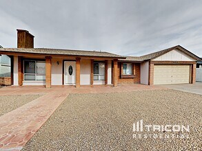 3032 N 79th Ln in Phoenix, AZ - Foto de edificio - Building Photo