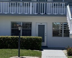 146 Somerset Crescent in West Palm Beach, FL - Building Photo