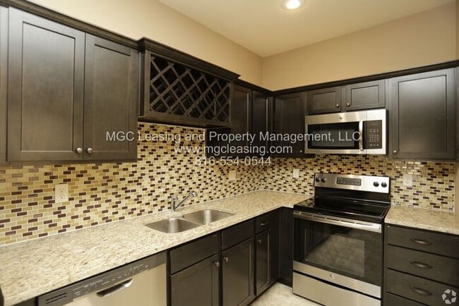 2151 SW Timbertrace Ln in Lee's Summit, MO - Foto de edificio - Building Photo