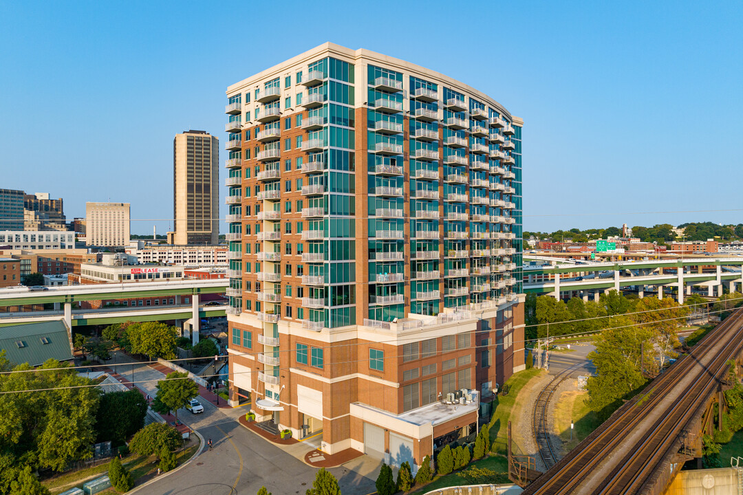 Vistas on the James in Richmond, VA - Foto de edificio