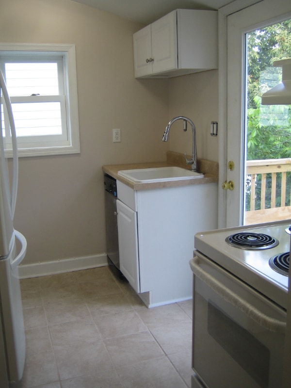 487 Pocahontas Ave, Unit D in Ronceverte, WV - Building Photo - Building Photo