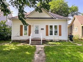 121 W 7th Ave in Hutchinson, KS - Building Photo