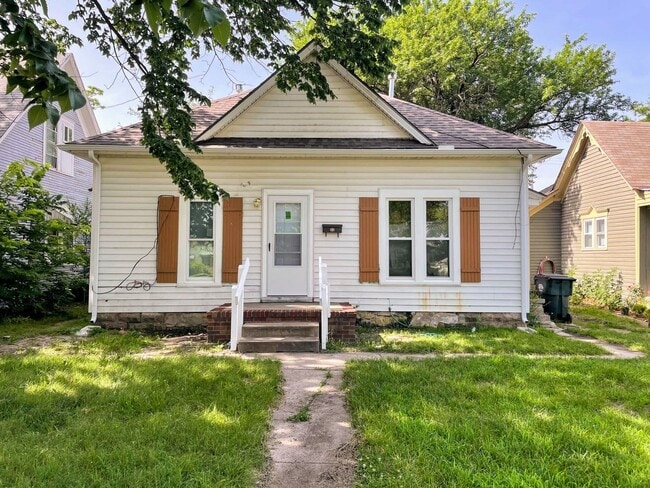 property at 121 W 7th Ave