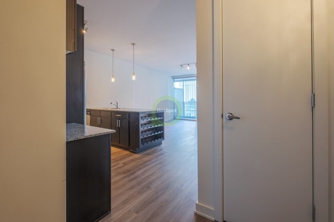 355 N Wells St in Chicago, IL - Building Photo - Building Photo