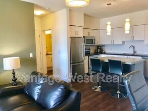 975-975 Academy Way in Kelowna, BC - Building Photo - Building Photo