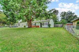 1029 Ferry Plantation Rd in Virginia Beach, VA - Building Photo