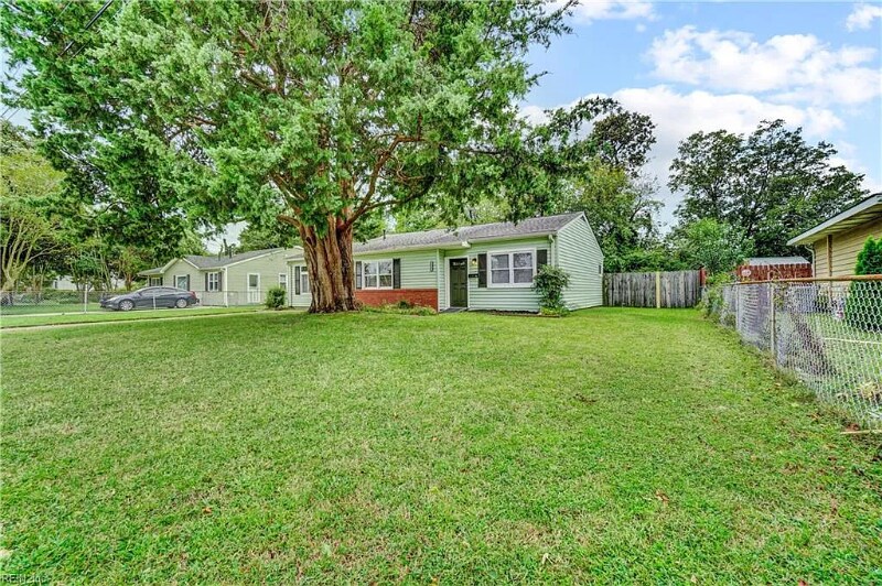 1029 Ferry Plantation Rd in Virginia Beach, VA - Building Photo