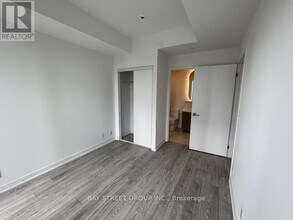 15 Holmes Ave in Toronto, ON - Building Photo - Building Photo
