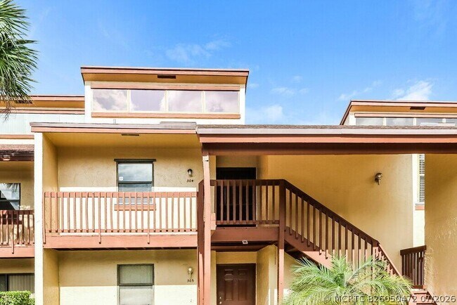 property at 304 Lakeview Dr E