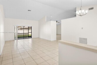 9601 Dunhill Dr in Miramar, FL - Building Photo - Building Photo