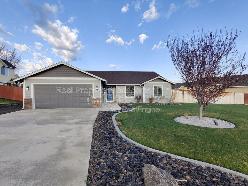 603 Hilltop View St in Richland, WA - Building Photo