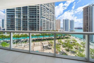 495 Brickell Ave, Unit 1704 in Miami, FL - Building Photo - Building Photo