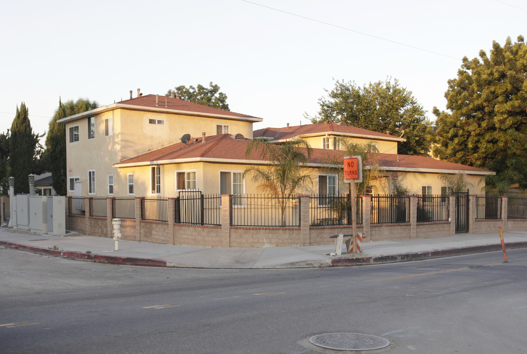 11804 Vanowen St in North Hollywood, CA - Building Photo