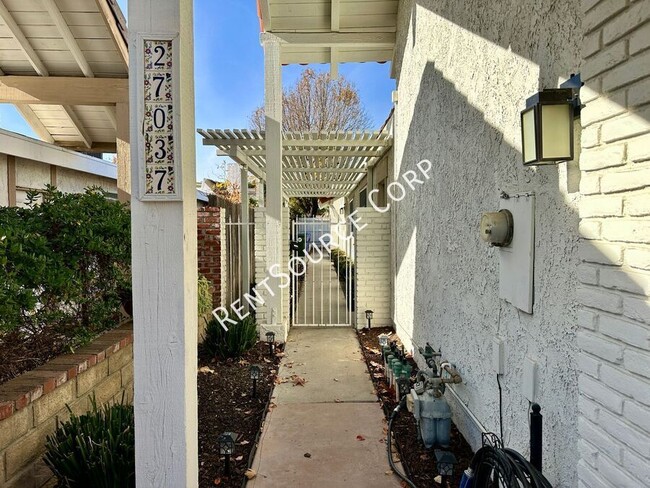 27037 Rio Bosque Dr in Santa Clarita, CA - Building Photo - Building Photo