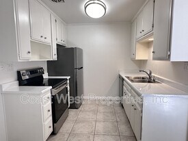 1810 Broadway St in Oceanside, CA - Building Photo