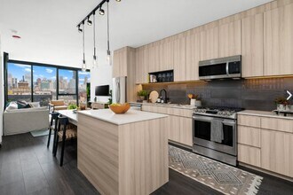 1390 W Randolph St, Unit 3 in Chicago, IL - Building Photo - Building Photo